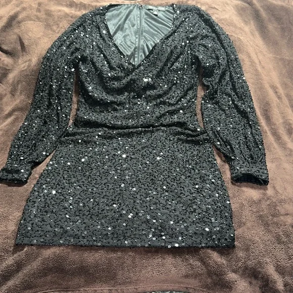 knee length dresses for ladies Iconic Long Sleeve V-Neck Geneva Dress - Black - Size 4XS main image 1